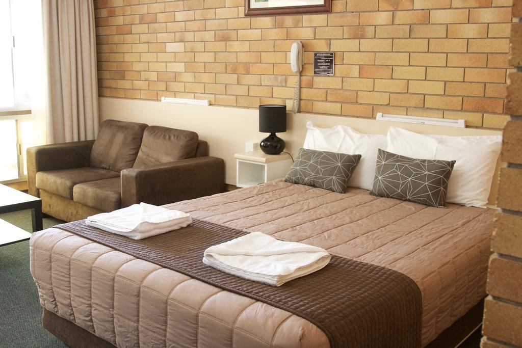 Buckaroo Motor Inn Уорик Экстерьер фото