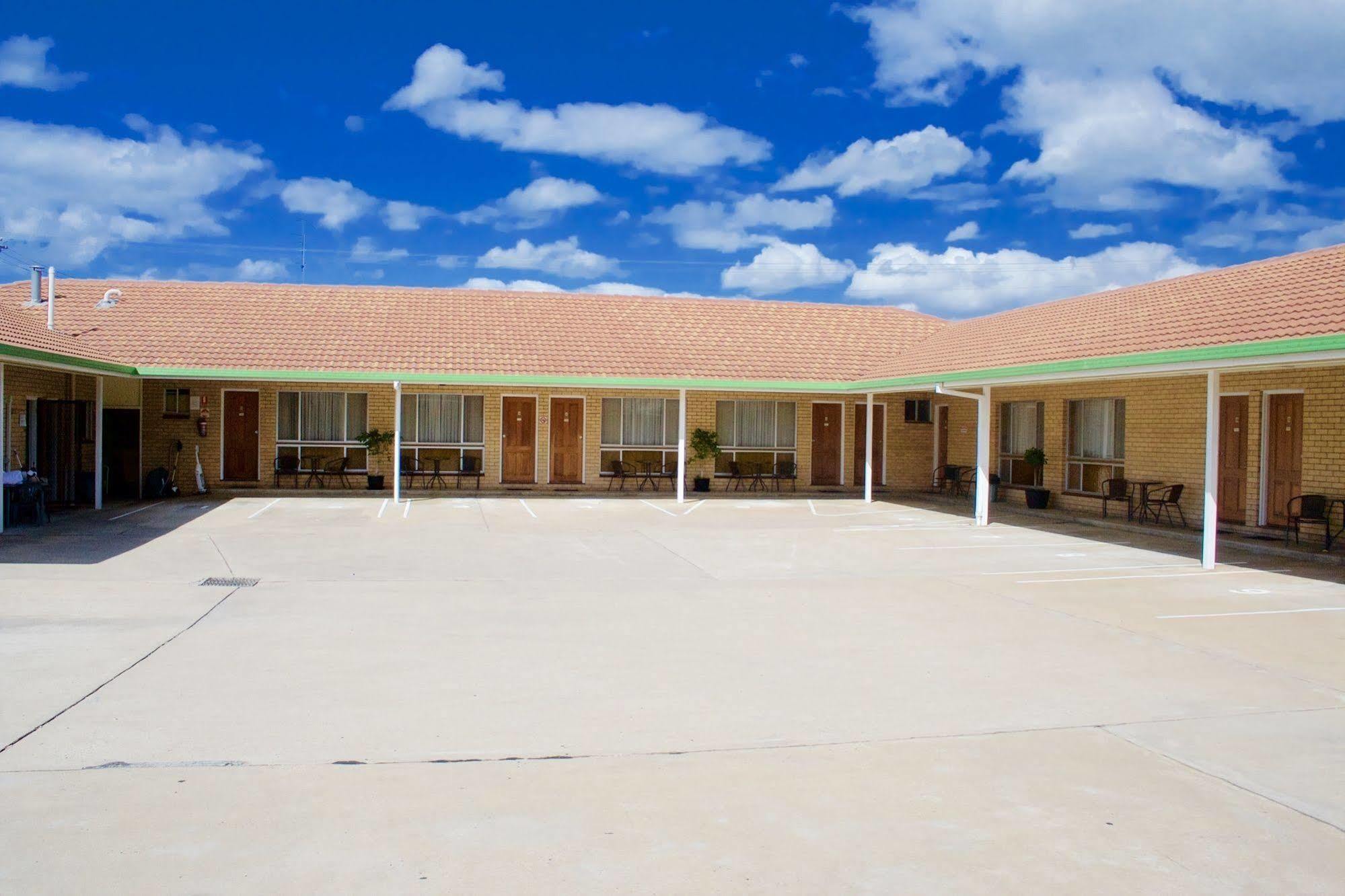 Buckaroo Motor Inn Уорик Экстерьер фото